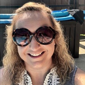 Meet your Posher, Candi